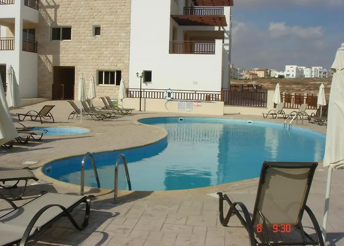 2 Bed With Huge Balcony Overlooking Pool アパート パラリムニ