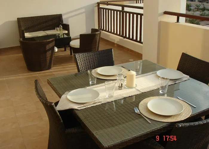 2 Bed With Huge Balcony Overlooking Pool *