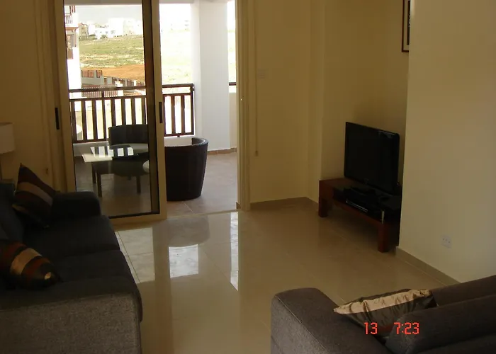 2 Bed With Huge Balcony Overlooking Pool