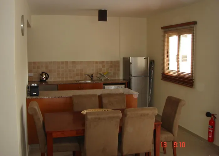 2 Bed With Huge Balcony Overlooking Pool * パラリムニ