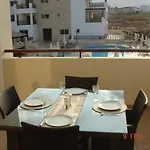 2 Bed With Huge Balcony Overlooking Pool Lejlighed Paralimni
