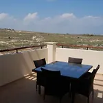 2 Bed With Huge Balcony Overlooking Pool Lejlighed Paralimni