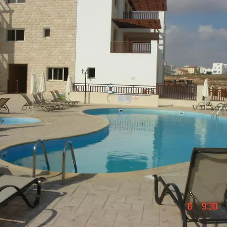 2 Bed With Huge Balcony Overlooking Pool Apartmán Paralimni