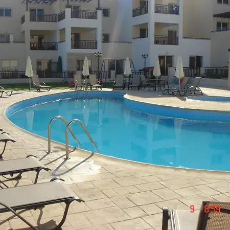 Apartment 2 Bed With Huge Balcony Overlooking Pool Paralimni