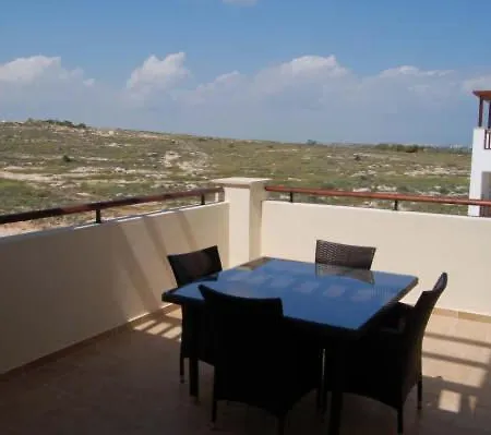 2 Bed With Huge Balcony Overlooking Pool Appartement Paralimni