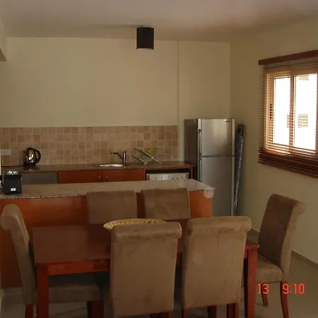 2 Bed With Huge Balcony Overlooking Pool * Παραλίμνι