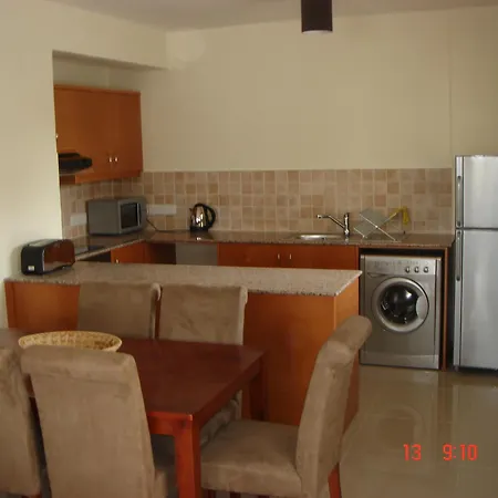 Διαμέρισμα 2 Bed With Huge Balcony Overlooking Pool *