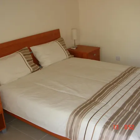 Apartment 2 Bed With Huge Balcony Overlooking Pool *