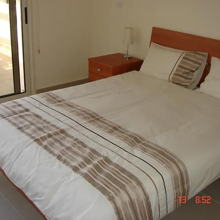 Apartment 2 Bed With Huge Balcony Overlooking Pool *