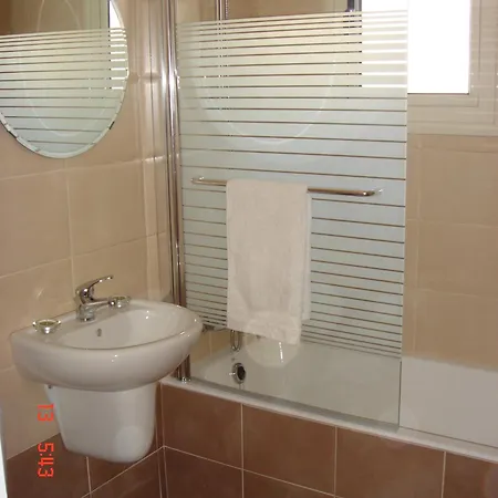 Appartement 2 Bed With Huge Balcony Overlooking Pool