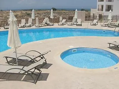 2 Bed With Huge Balcony Overlooking Pool Paralimni