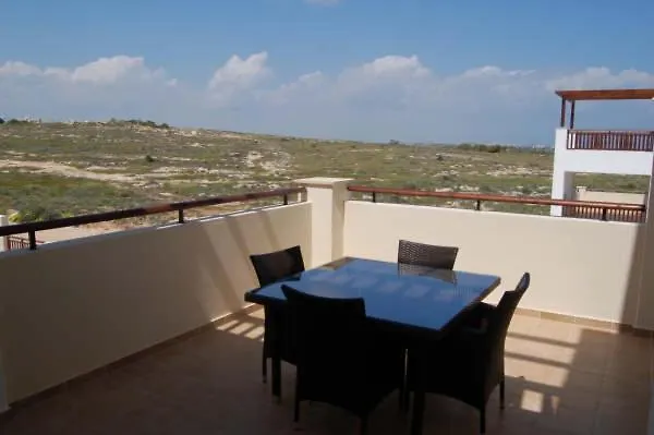 2 Bed With Huge Balcony Overlooking Pool Apartmán Paralimni