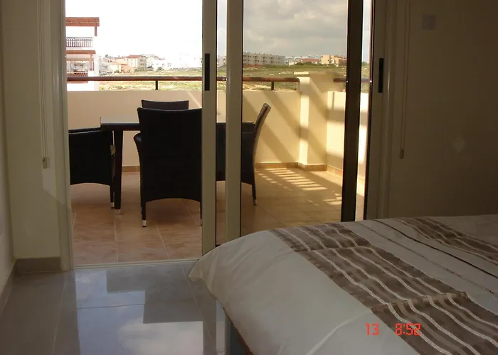 Διαμέρισμα 2 Bed With Huge Balcony Overlooking Pool *